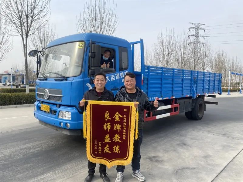 【濟(jì)寧大運(yùn)河駕?！縿趧幼罟鈽s丨“五一”您學(xué)車我在崗！(圖5)