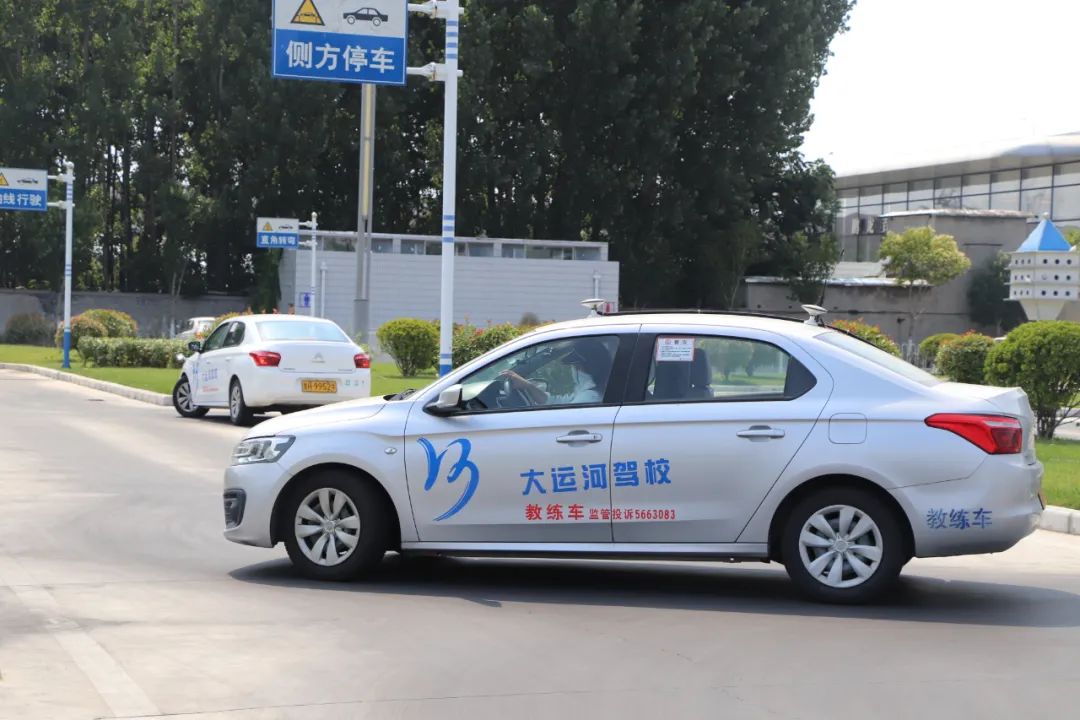 【濟(jì)寧大運(yùn)河駕?！俊暗谑畬脤W(xué)車夏令營”第一批大學(xué)生順利拿證！(圖4)