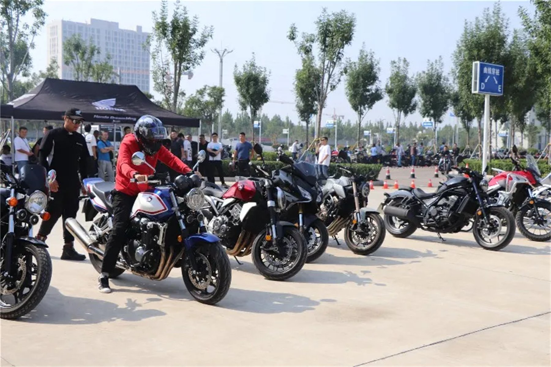 【濟(jì)寧大運(yùn)河駕?！繗g迎各地“摩友”齊聚我校，以車會(huì)友！(圖2)